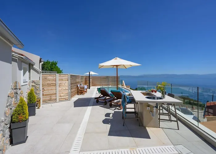 Sea & Cliff Luxury Suites