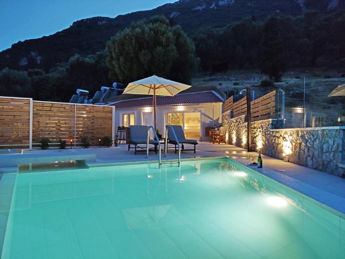 Sea & Cliff Luxury Villa *