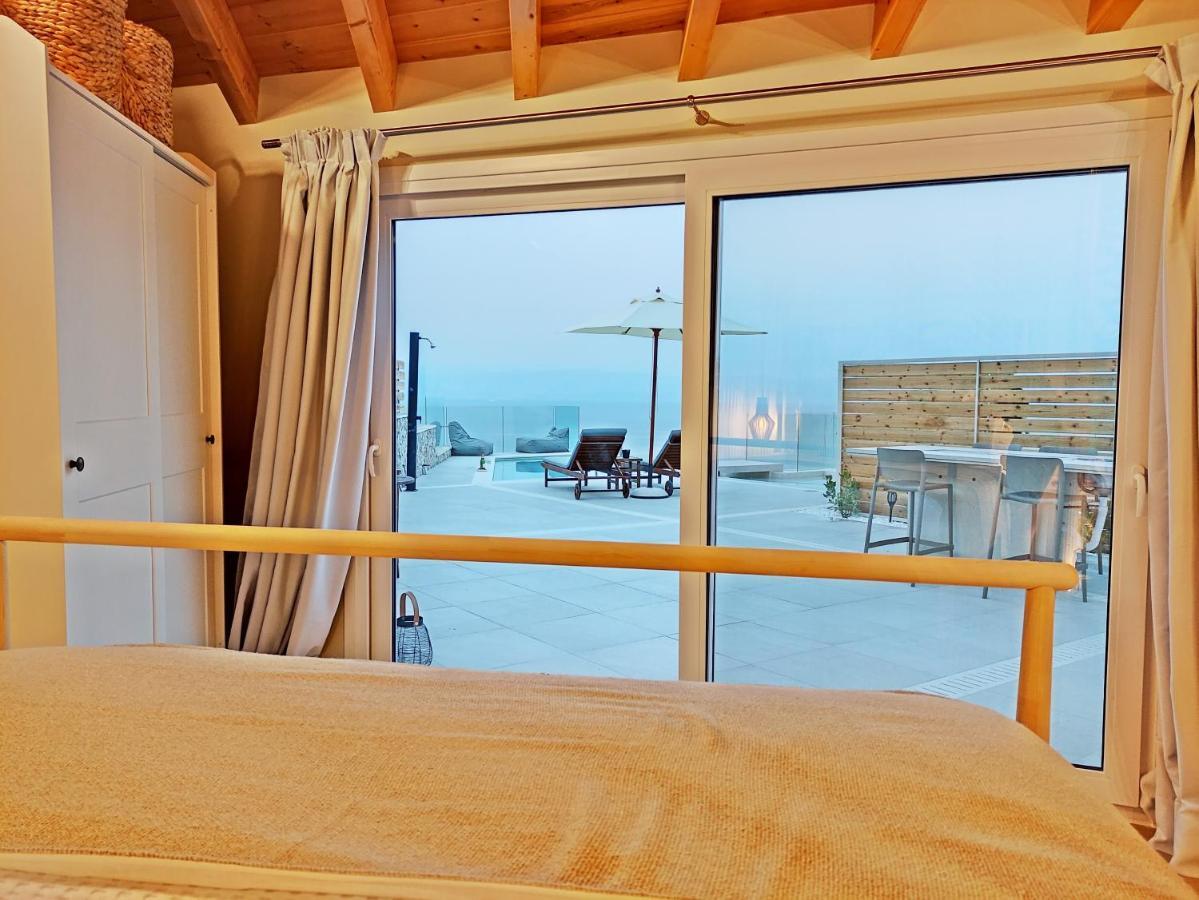 Sea & Cliff Luxury Villa *