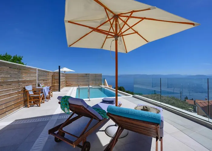 Sea & Cliff Luxury Suites