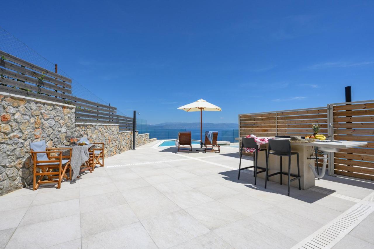 Sea & Cliff Luxury Villa *